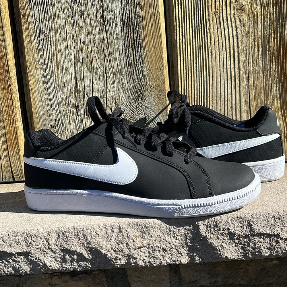 NIKE Women’s Court Royale (Black/White) size US 8.5